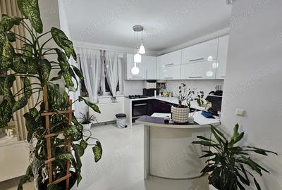 Apartament cu 4 camere decomandat în Central - 2