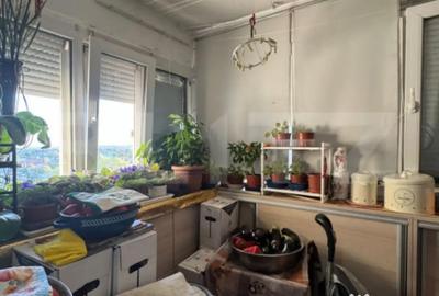 Apartament cu 3 camere decomandat, mobilat în Giurgiului