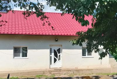 Casa de vanzare+ 67 de ari