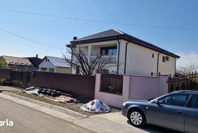 Casă cu 7 camere cu Teren 960 Mp în Câmpineanca