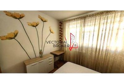 Apartament cu 3 camere decomandat, mobilat în Doamna Ghica