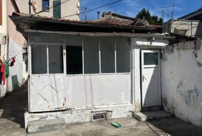 Casă cu 4 camere cu Canalizare în Tomis II