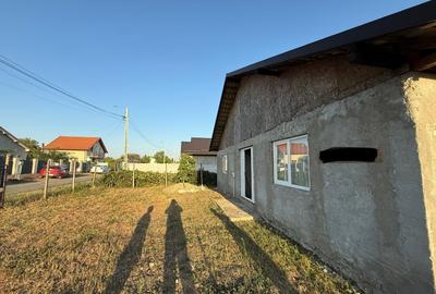 Casa la rosu, teren 900 mp, zona linistita - 2