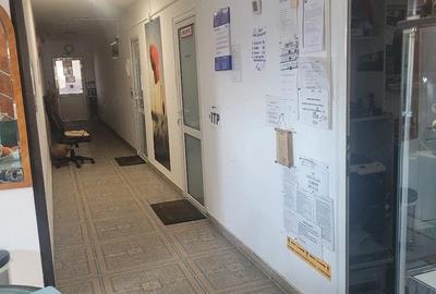 Spațiu comercial, de 750 mp, în Central - 3