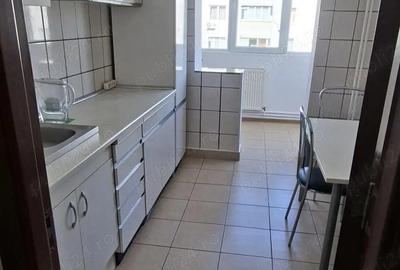 Apartament cu 3 camere decomandat în Dristor