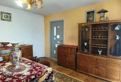 Apartament cu 4 camere decomandat în 9 Mai - 1