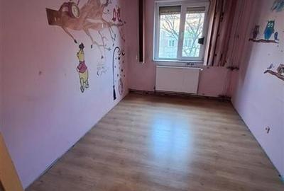 Apartament cu 4 camere semidecomandat în Circumvalațiunii