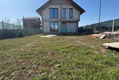 Casă cu 3 camere cu Teren 500 Mp în Roșu - 2