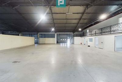 Hala cu birouri ?i platforma betonata de 2.500 mp - 2