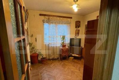 Apartament cu 3 camere semidecomandat în Central