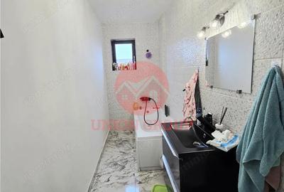 Apartament cu 3 camere decomandat, mobilat în Palazu Mare - 9