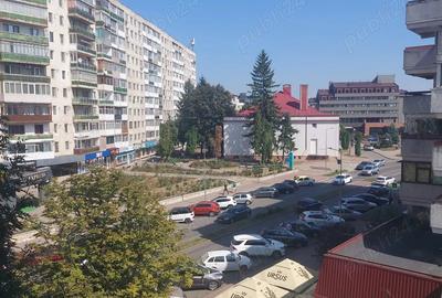 Vand apartament cu 3 camere - 1