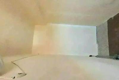 Apartament cu 3 camere decomandat în Pod