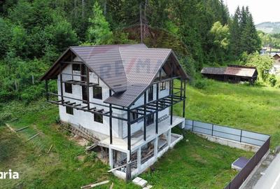 Casă cu 7 camere cu Teren 300 Mp în Central - 6