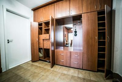 Inchiriez apartam ultracentral(Libelula)- 3 camere, centrala proprie - 6