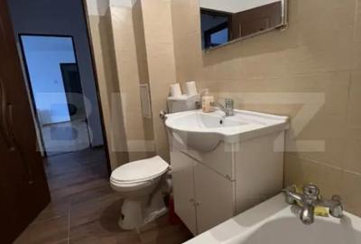 Apartament cu 3 camere semidecomandat în Calea Moldovei