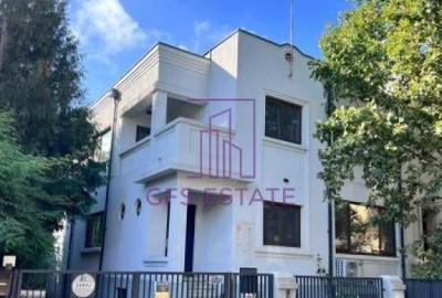 Casă cu 10 camere cu Canalizare în Cotroceni