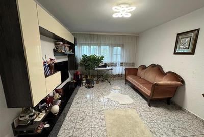 3 camere, etaj 3 cu acoperis, 2 balcoane , 2 bai, zona centrala - 3