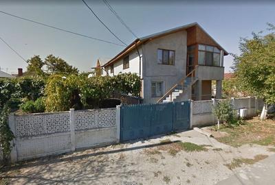 Casă cu 5 camere cu Teren 611 Mp în Central