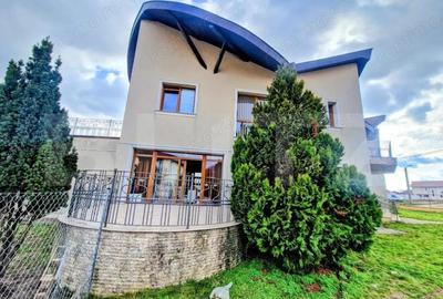 Casă cu Teren 1223 Mp în Central - 11