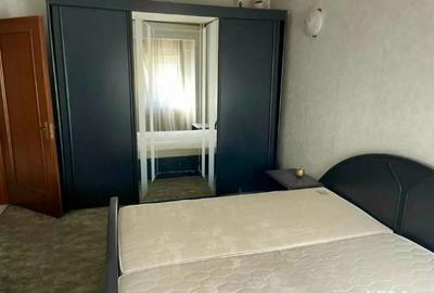 Inchiriez apartament cu 4 camere, in centru, bd Unirii