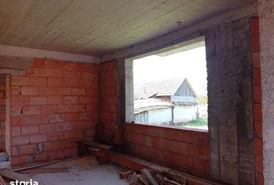 Casă cu 5 camere cu Teren 1660 Mp în Semlac - 10