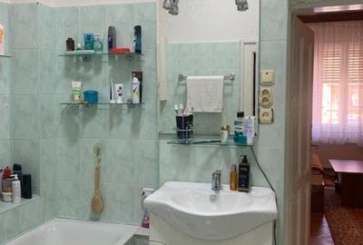 Vand casa , situata central , str.T.Grozavescu nr.25 - 3