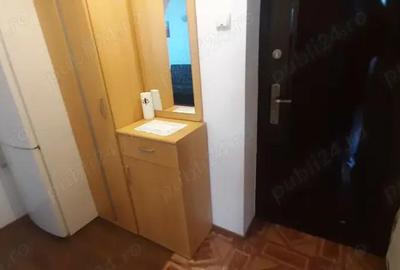 Apartament cu 3 camere semidecomandat în Podu Roș - 2