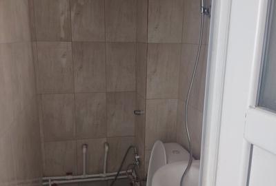 Garsonieră decomandată în Romană