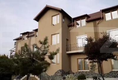 Casă cu 7 camere cu Teren 5000 Mp în Central