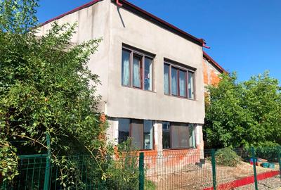 Casă individuală cu 5 camere cu Teren 710 Mp în Est - 2