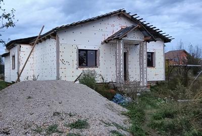 Casa noua la cheie.oradea.com girisu de cris strada vestului.12 km de oradea si 2 km de vama bors - 1