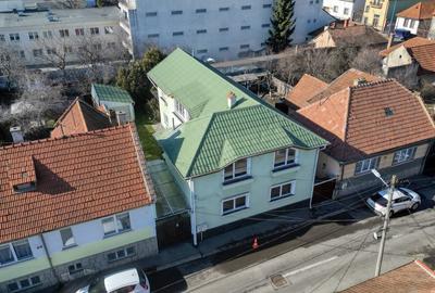 Casă individuală cu 8 camere cu Canalizare în Aurel Vlaicu - 2