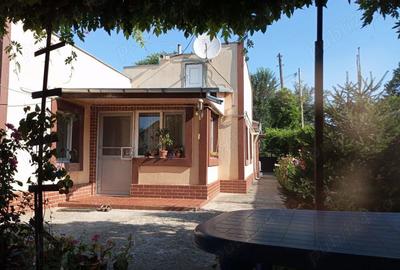 Vand imobil compus din casa de locuit cu anexe gospodare?ti ?i teren aferent, situat in ora? Faurei - 2