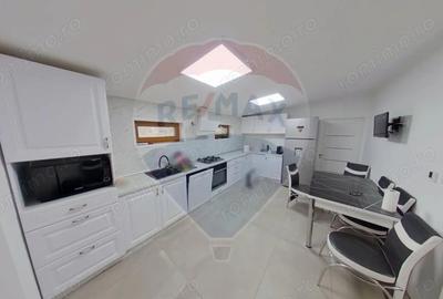 Casă cu 6 camere cu Teren 1359 Mp în Est - 1