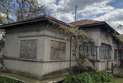 Casă cu 4 camere în Frumușani - 1