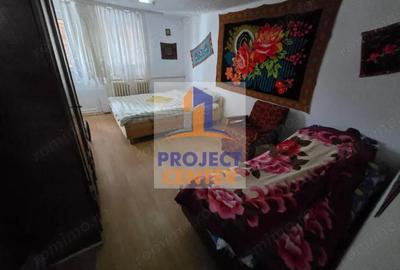 Casă cu 7 camere cu Teren 244 Mp în Sălătrucu - 10