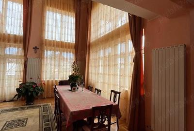 Casă cu 6 camere cu Teren 1200 Mp în Central