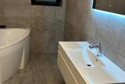 Apartament cu 3 camere decomandat în Central - 2