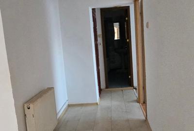 Apartament cu 3 camere decomandat în Micro 6 - 6