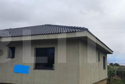 Casa semifinisata cu gard imprejmuitor in Livada de Bihor, l - 9