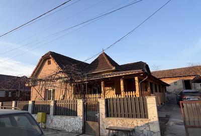 Casă cu 4 camere în Central - 2