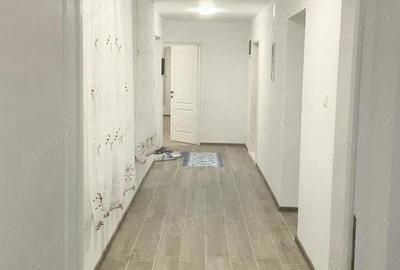 Casă cu 4 camere cu Teren 913 Mp în Cenad - 1