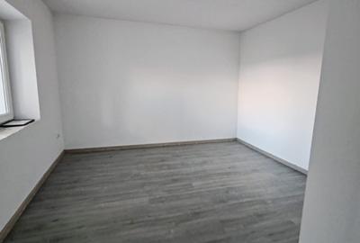 Imobil compus din casa si 1800mp teren in Suburbia Brodoc, judet Vaslui - 3