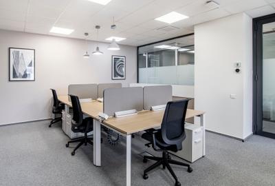 Alăturați-vă unui mediu de co-working cooperativ în Regus Central Business Plaza - 1