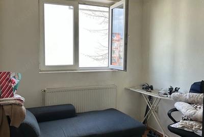 Apartament cu 3 camere semidecomandat în Rahova - 3