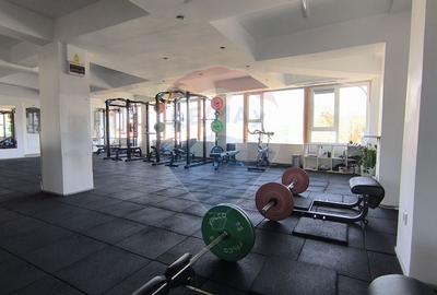 Spațiu comercial, de 202.35000610352 mp, în Central - 2