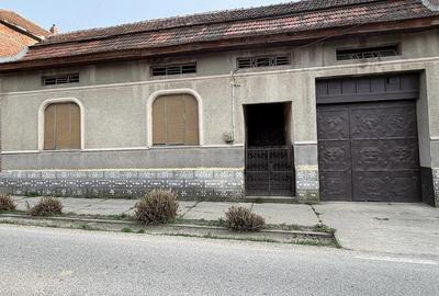 Casă cu 4 camere cu Teren 1490 Mp în Zervești - 1