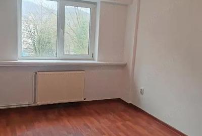 Apartament cu 3 camere semidecomandat în Central - 2