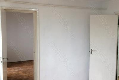 Apartament cu 2 camere decomandat în Micro 4 - 5